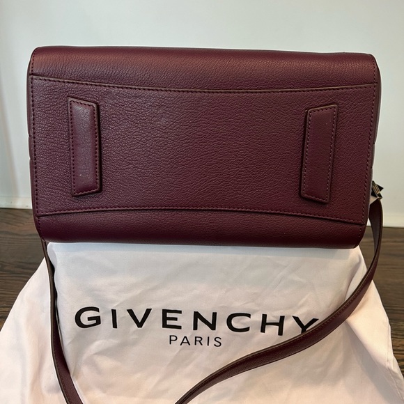 Givenchy Medium Antigona Grained Leather in Plum - Picture 5 of 6